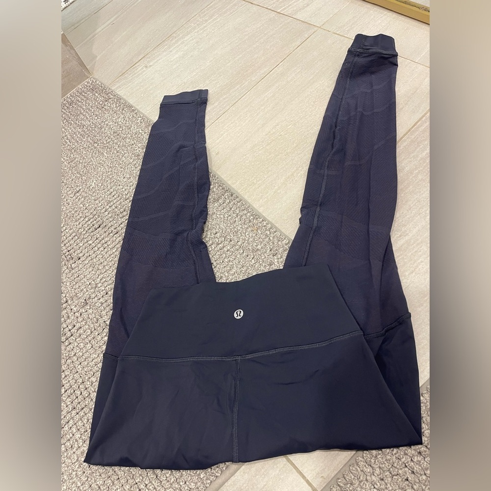 Lululemon Sheer Will High-Rise Tight 28" Pulse
Stone Blue size 8 - Picture 7 of 10